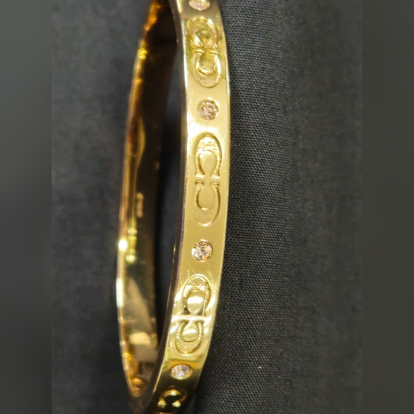Coach Signature Gold Tone Kissing C Hinged Bangle Bracelet W/ Embedded Crystals - Picture 8 of 10